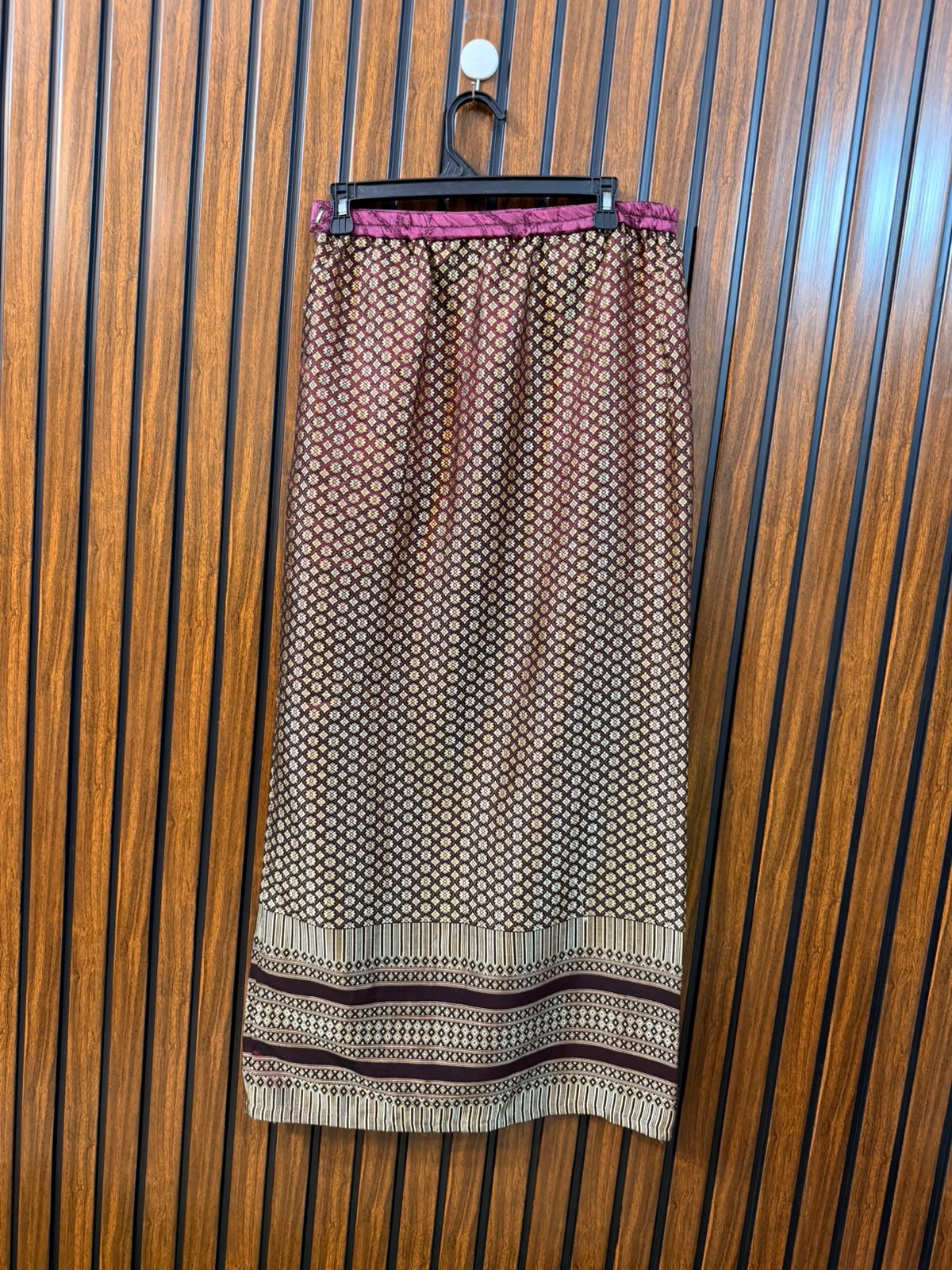 Waist 32  Length 39  Fabric Silk Women's Skirt Collection