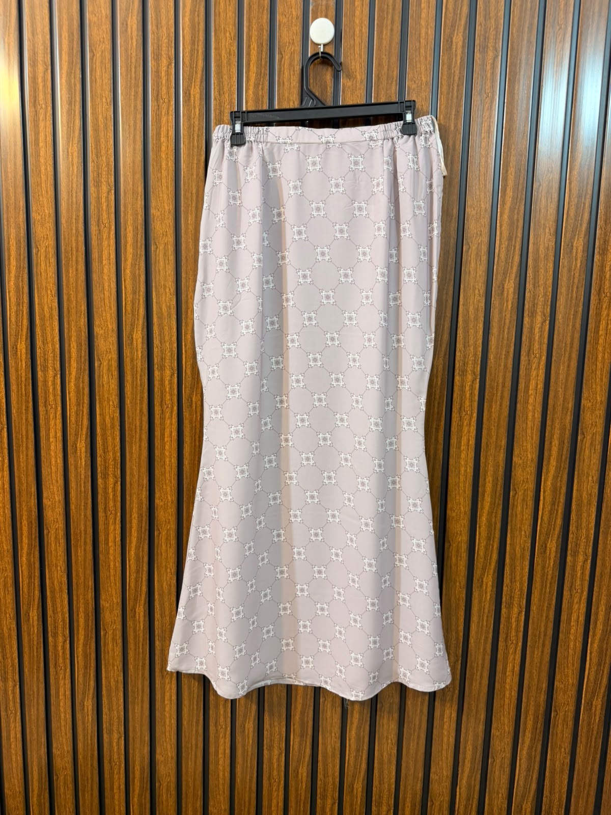 Waist 30  Length 37  Fabric Silk Women's New Arrival Skirt
