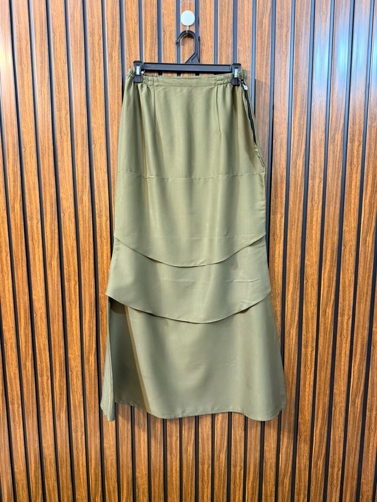 Waist 30  Length 40  Fabric Silk Women's Premium Skirt