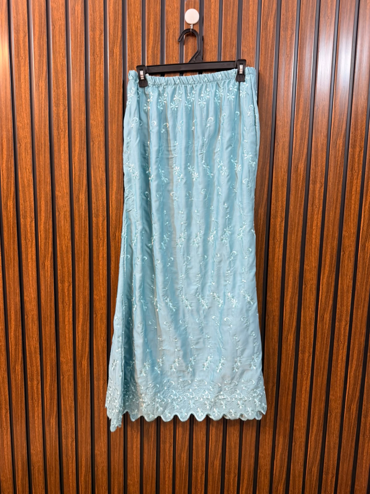 Waist 32  Length 39  Fabric Silk Women's Signature Skirt