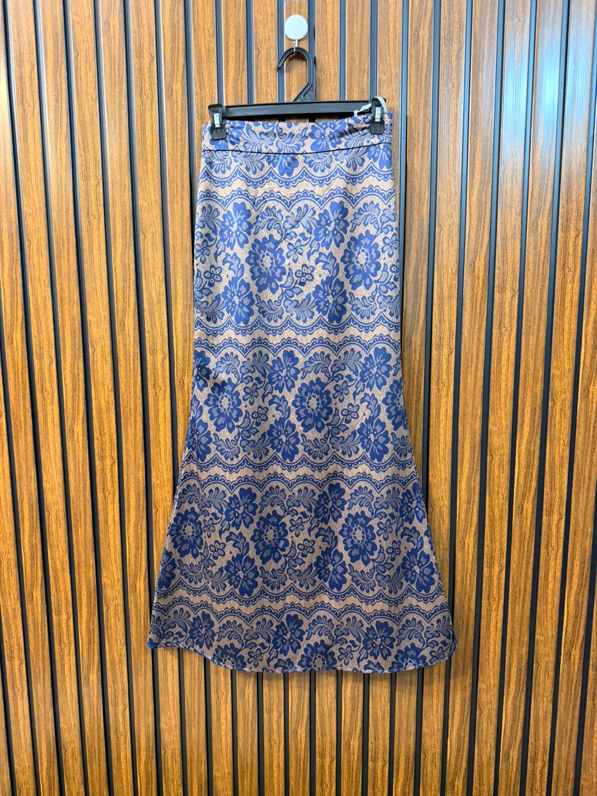 Waist 26  Length 38  Fabric Silk Women's Skirt Edition