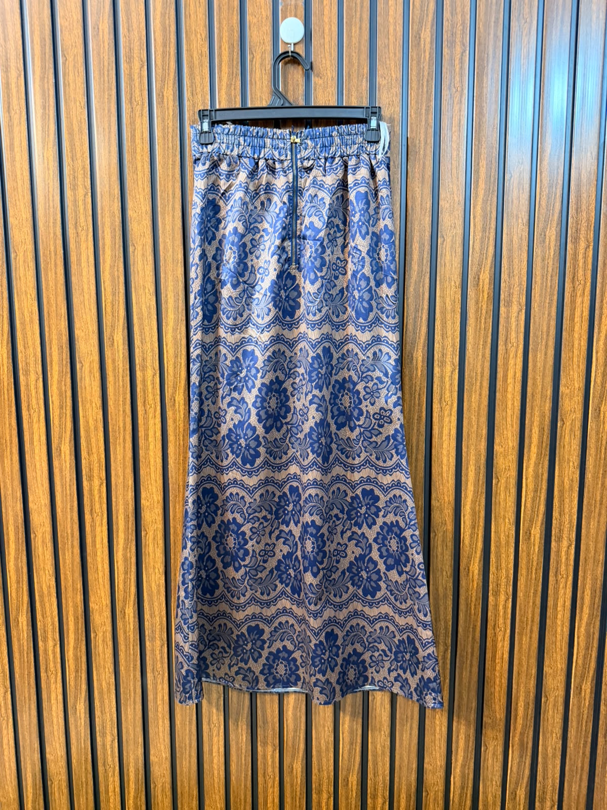 Waist 26  Length 38  Fabric Silk Women's Skirt Edition