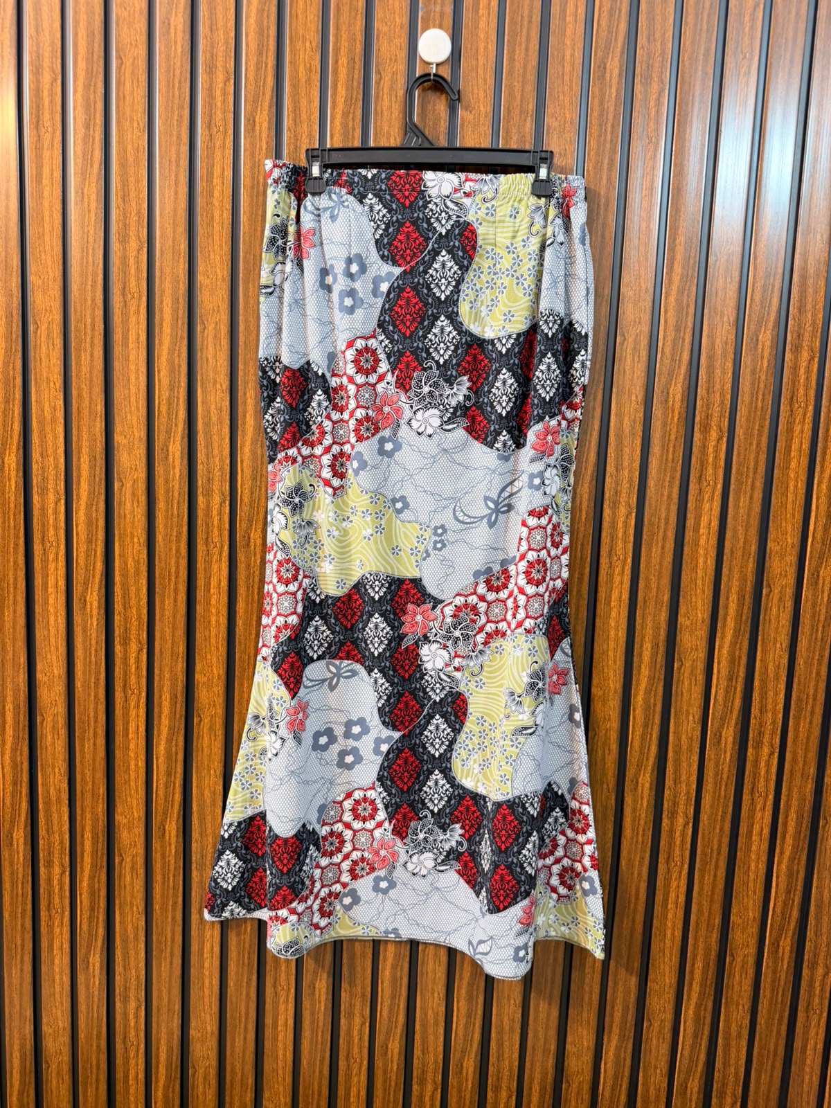Waist 36  Length 38  Fabric Silk Women's Elegant Skirt Collection