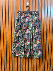 Waist 32  Length 29  Fabric Rayon Women's Finest Skirt