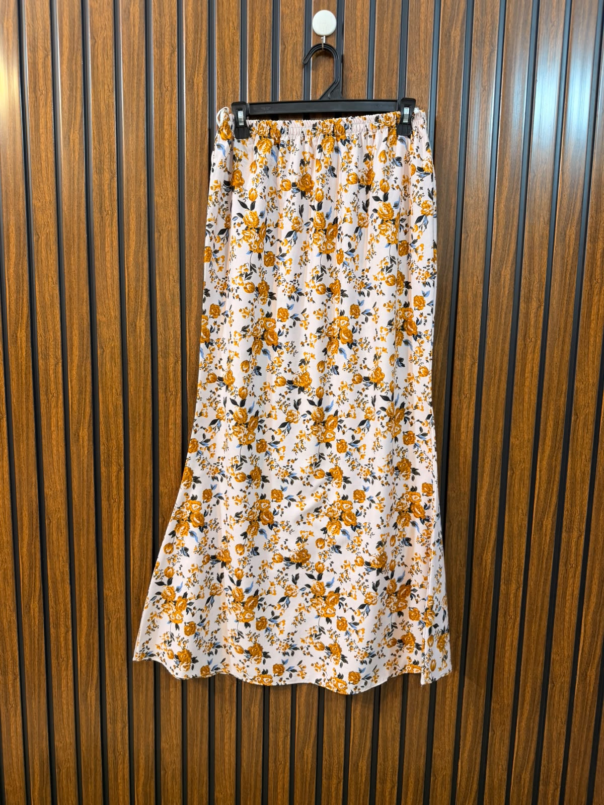 Waist 30  Length 38  Fabric Silk Women's Skirt Fashion