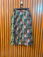 Waist 32  Length 29  Fabric Rayon Women's Finest Skirt