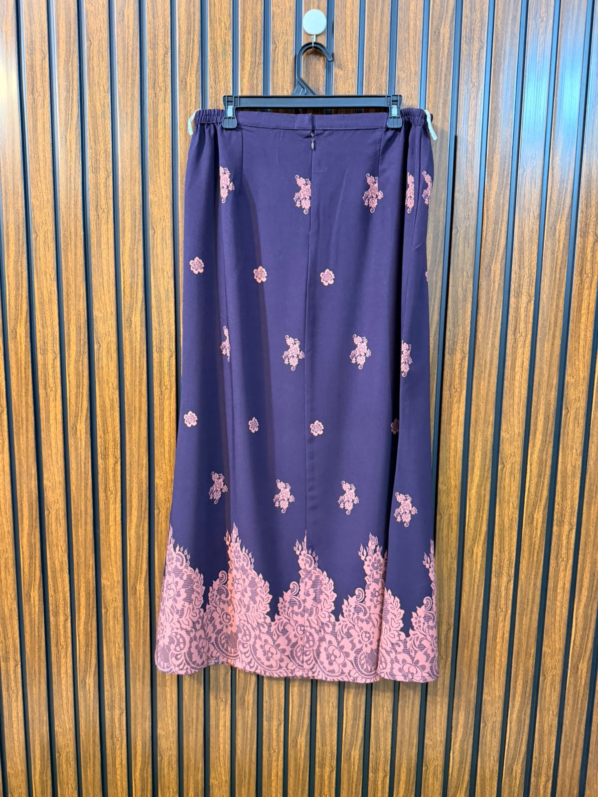 Waist 36  Length 39  Fabric Rayon Women's Skirt Clothing