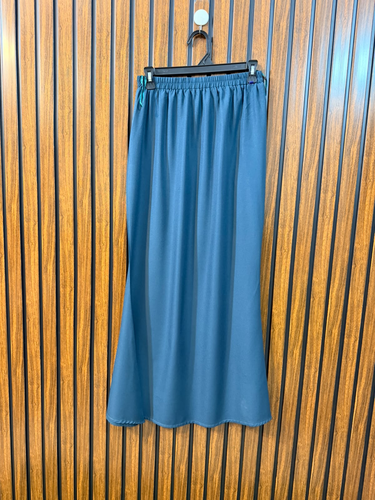 Waist 30  Length 38  Fabric Rayon Women's Branded Skirt Collection