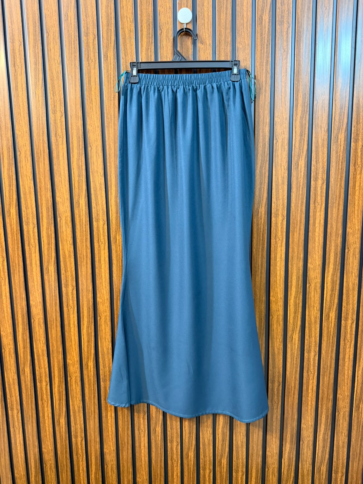 Waist 30  Length 38  Fabric Rayon Women's Branded Skirt Collection