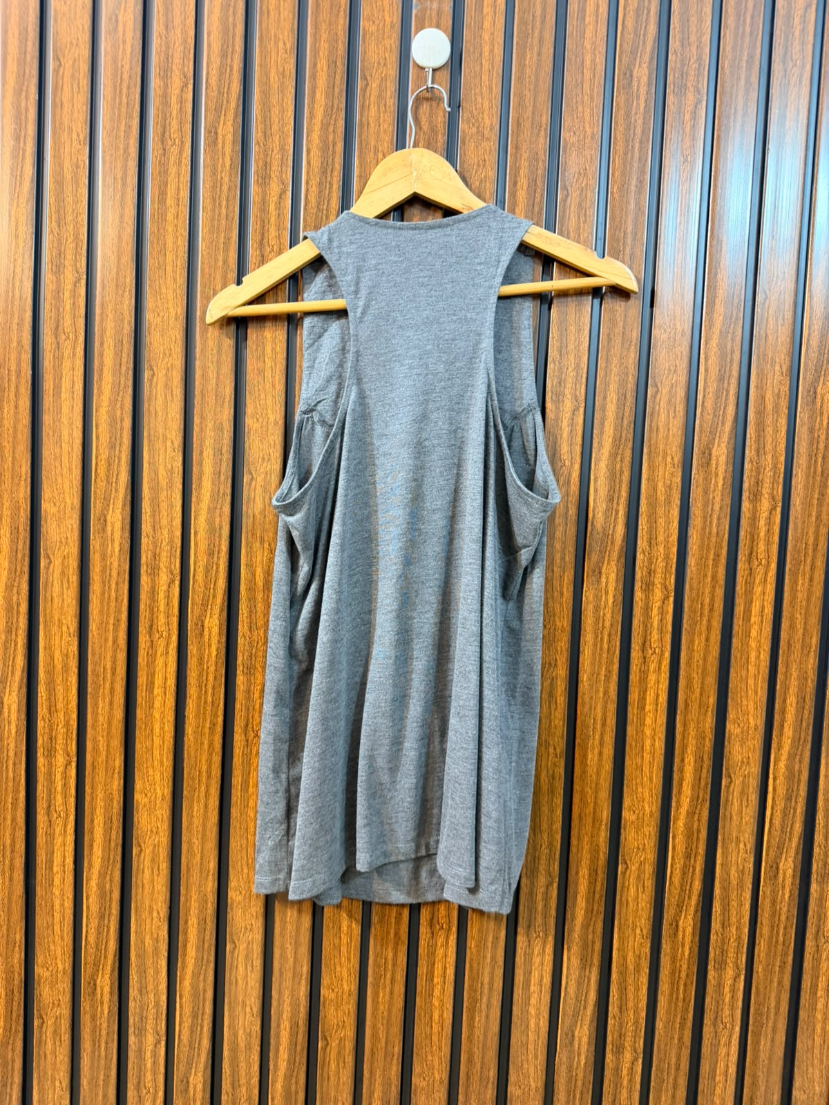 Chest 20  Length 26 Women's Signature T-Shirt