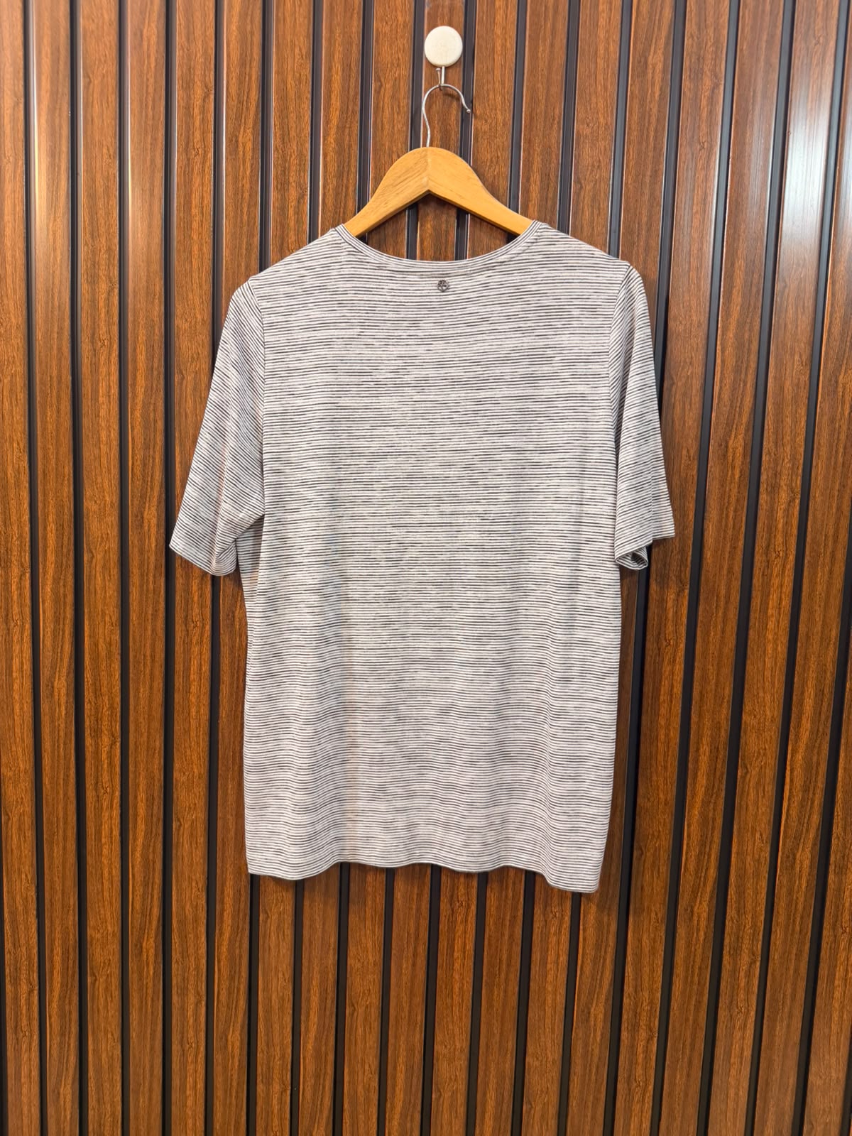 Chest 21  Length 26 Women's Trend T-Shirt