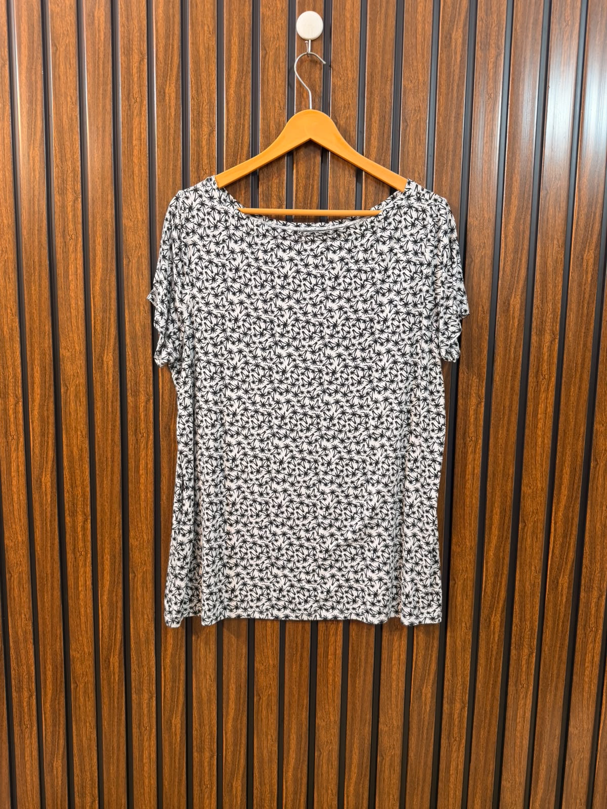 Chest 22  Length 26 Women's Everyday Fashion Tee