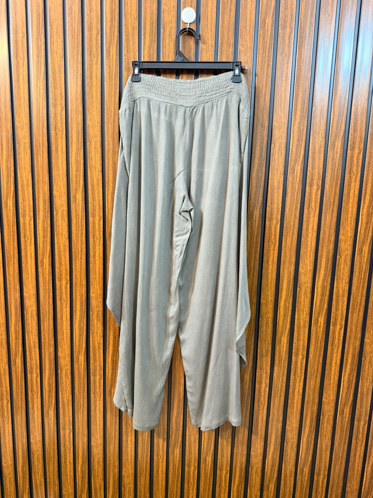 Waist 44  Lenght 38  Fabric rayon Branded Ladies Trouser