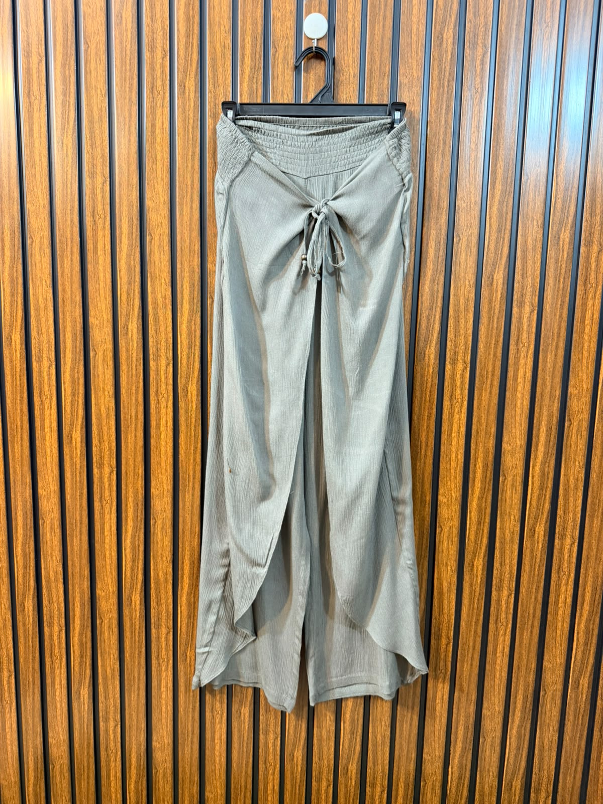 Waist 44  Lenght 38  Fabric rayon Branded Ladies Trouser