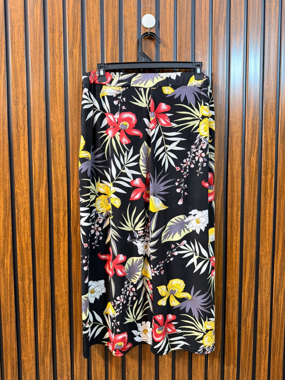 Waist 34  Lenght 30  Fabric silk jersey Imported Fashion Trouser