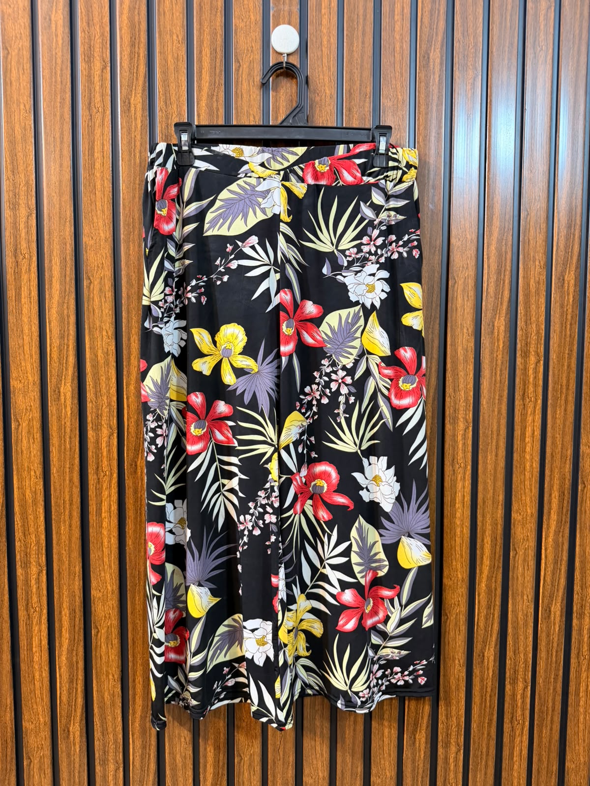 Waist 34  Lenght 30  Fabric silk jersey Imported Fashion Trouser