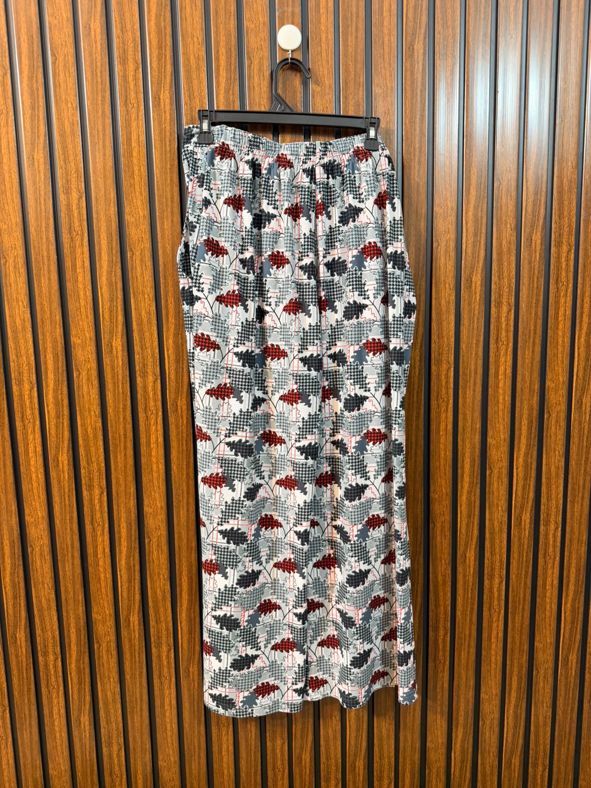 Waist 34  Lenght 39  Fabric silk jersey Western Fashion Trouser