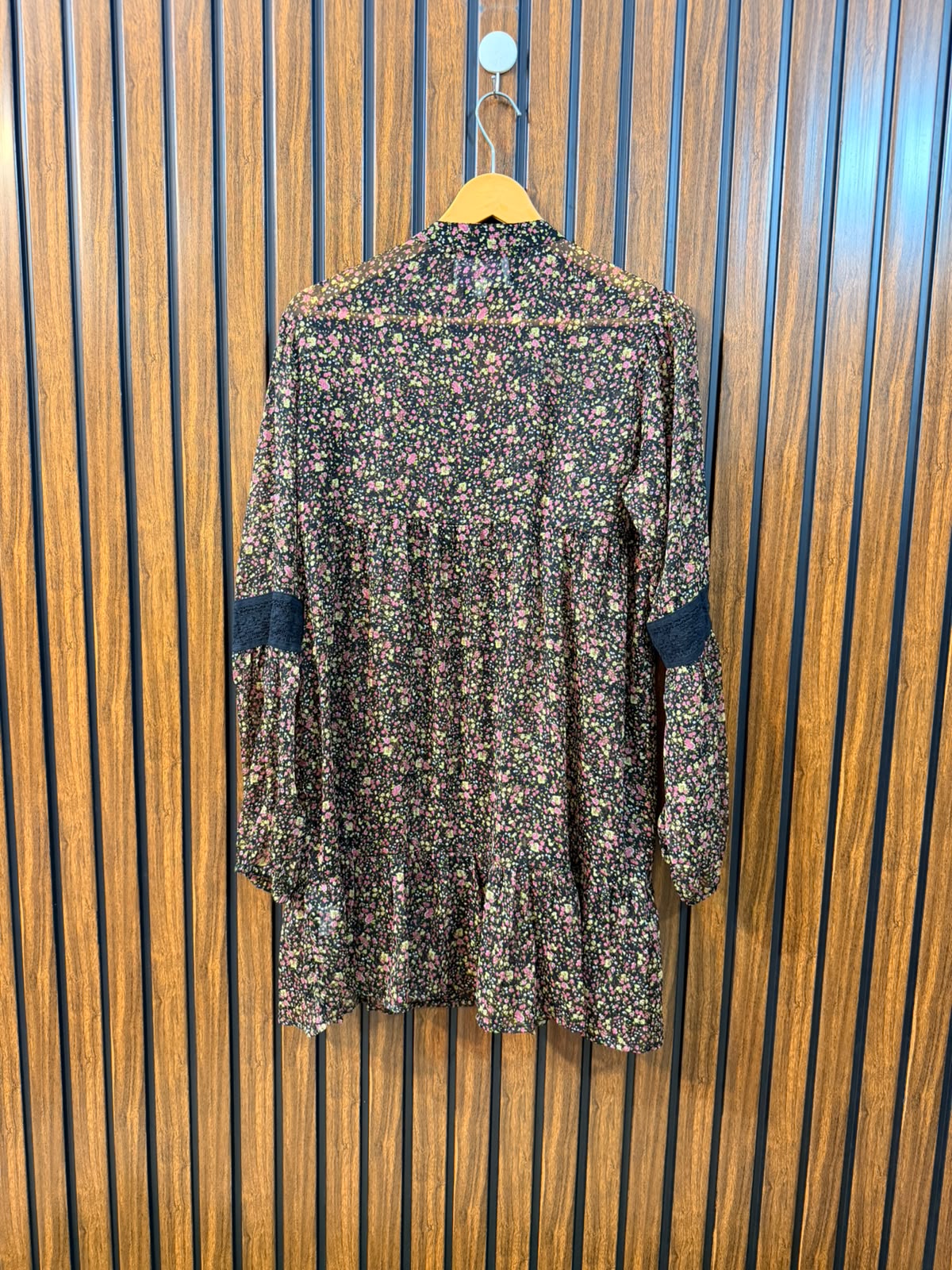 Chest 17  Length 31  Fabric Chiffon Women's Signature Full Sleeve Top