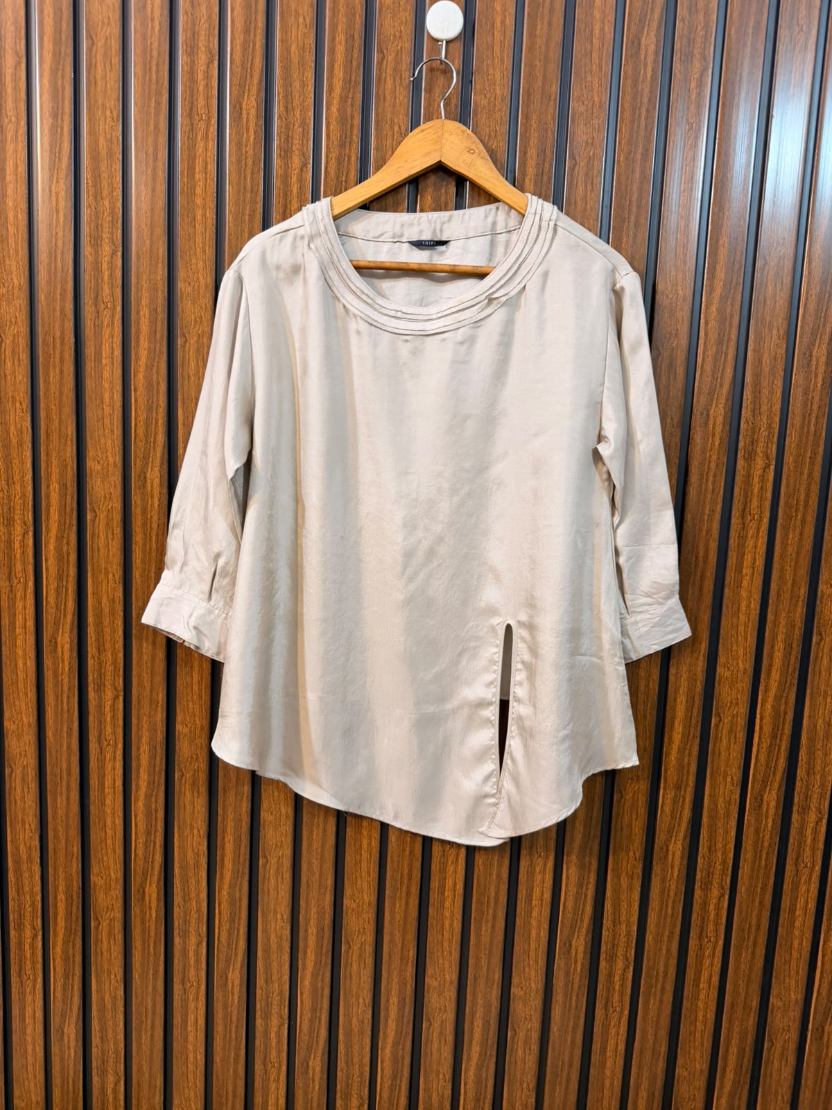 Chest 18  Length 25  Fabric Silk Women's Trendy Branded Top
