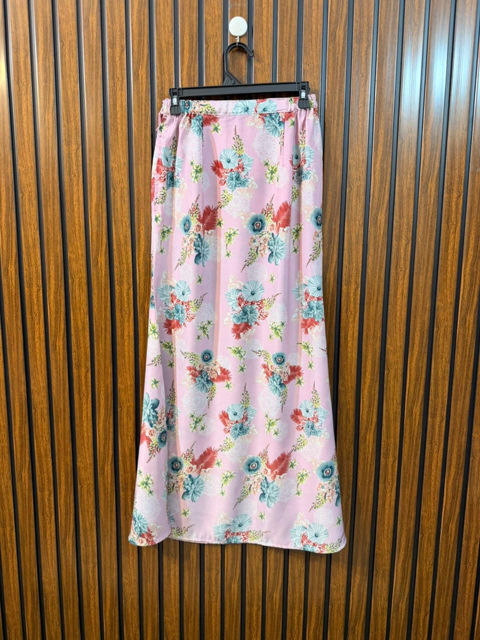 Waist 28  Length 40  Fabric Silk Premium Women's Skirt