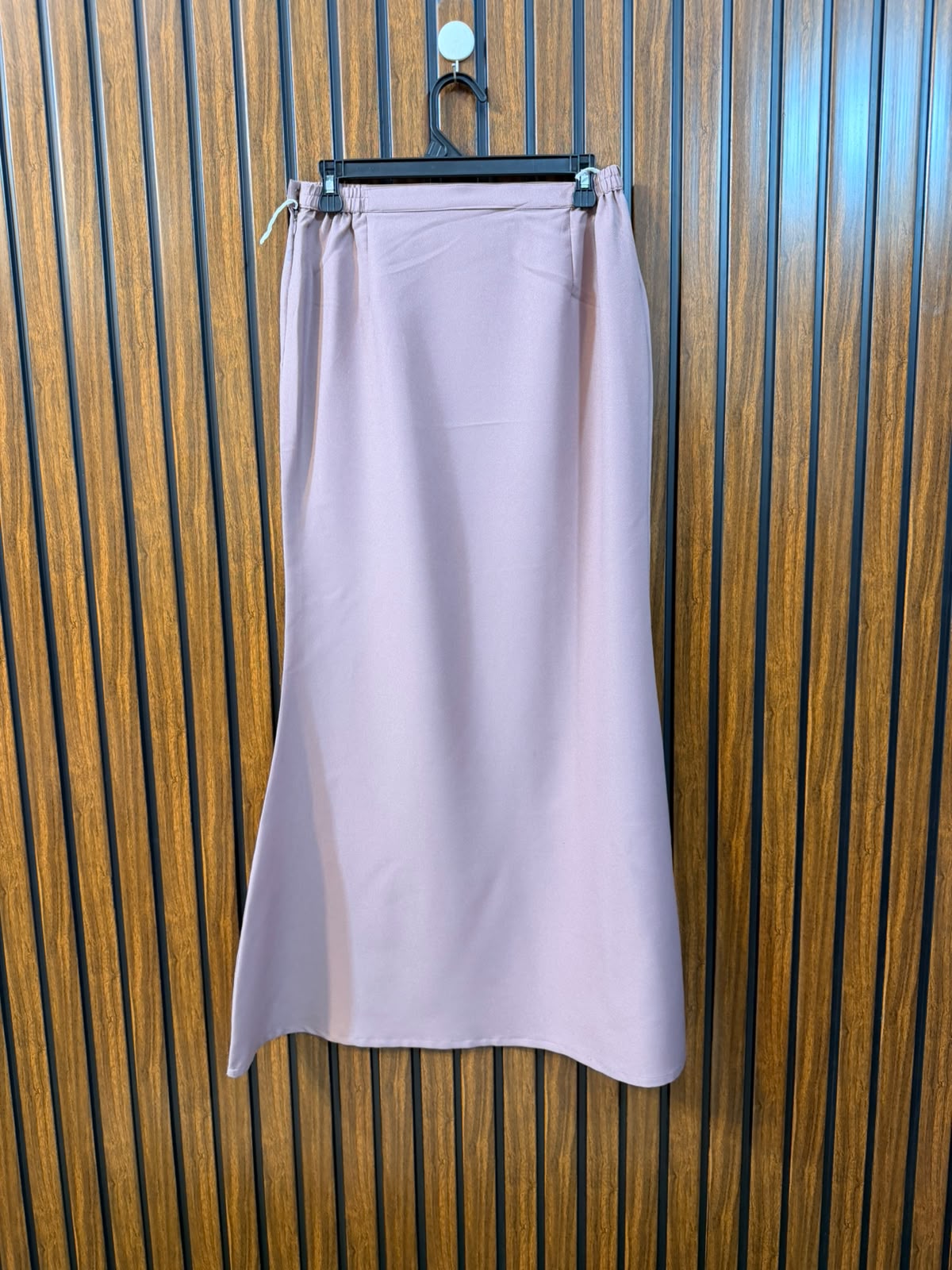 Waist 30  Length 39  Fabric Rayon Beautiful Women's Skirt