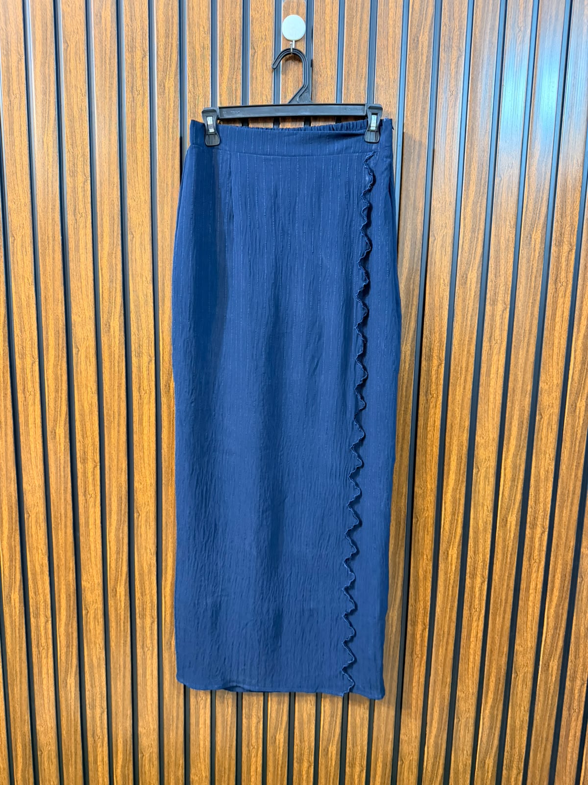Waist 32  Length 39  Fabric Rayon Women's Skirt Collection