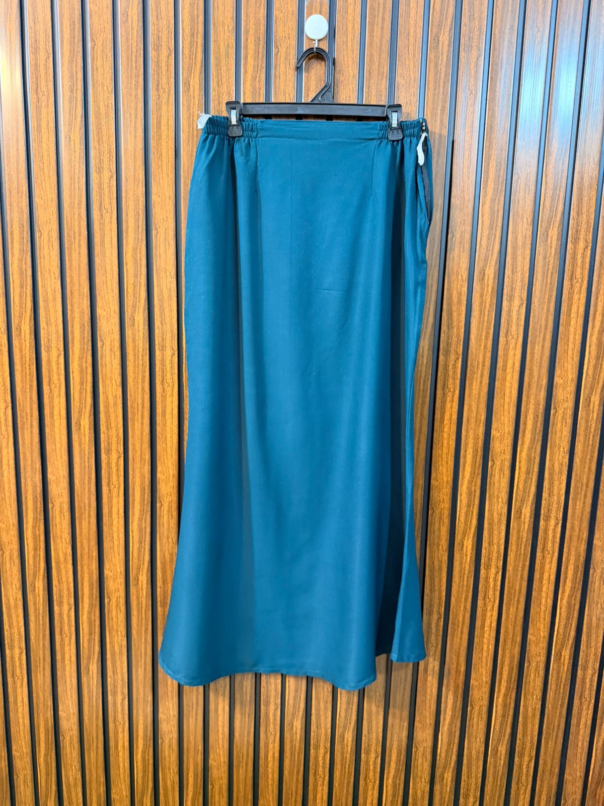 Waist 32  Length 40  Fabric Silk Women's Stylish Skirt