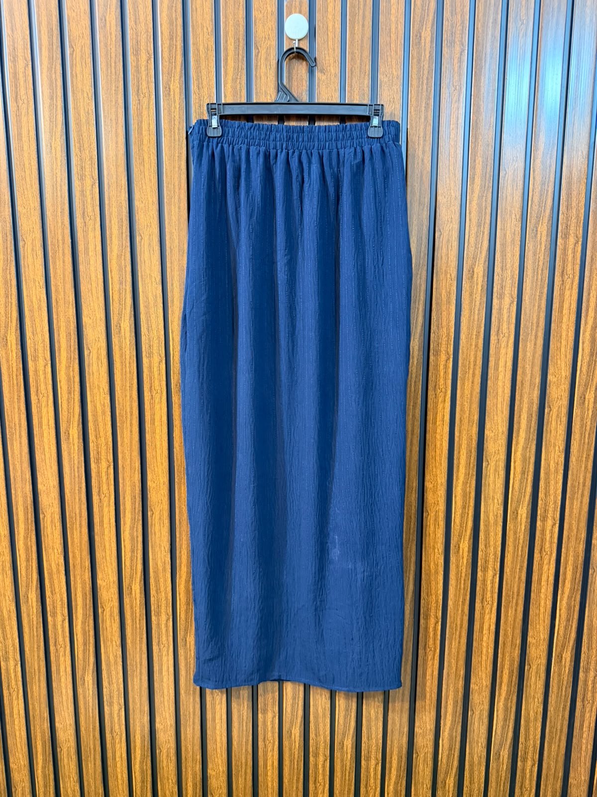 Waist 32  Length 39  Fabric Rayon Women's Skirt Collection