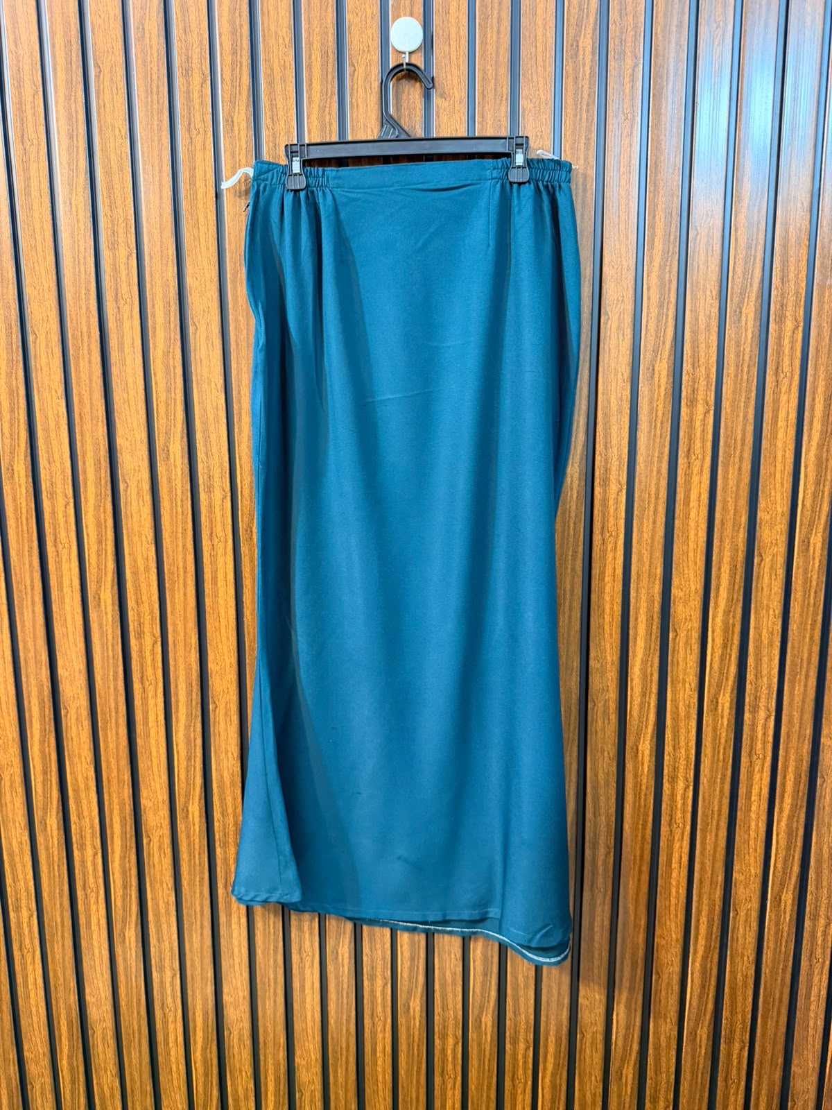 Waist 32  Length 40  Fabric Silk Women's Stylish Skirt