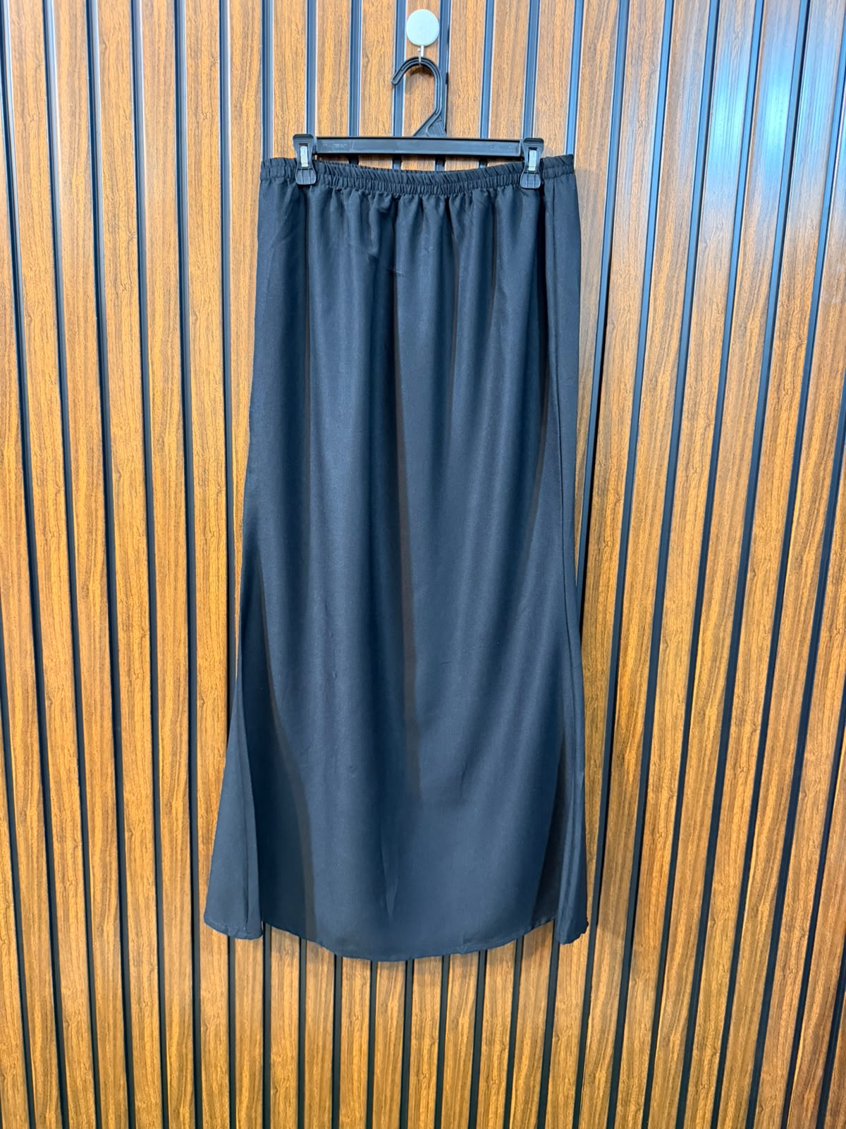 Waist 32  Length 41  Fabric Rayon Fashionable Women's Skirt