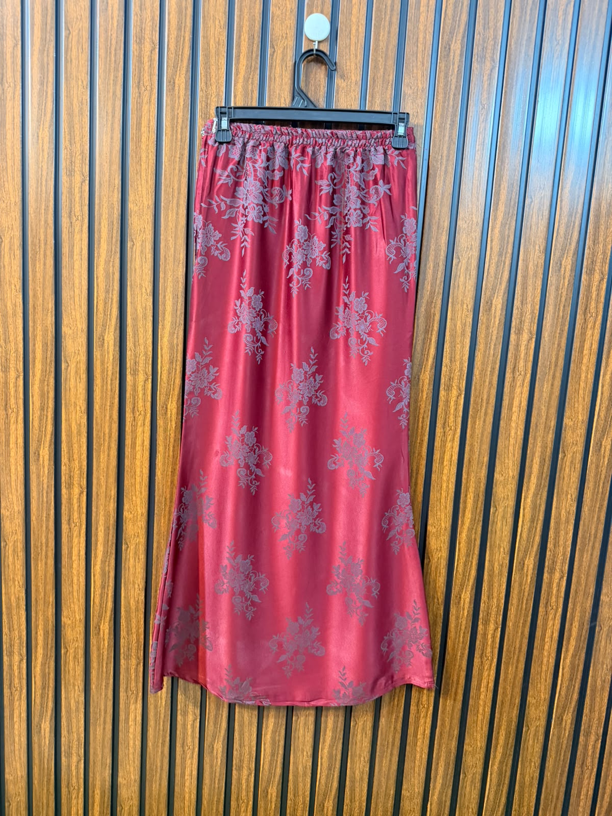 Waist 24  Length 37  Fabric Silk Exclusive Women's Skirt