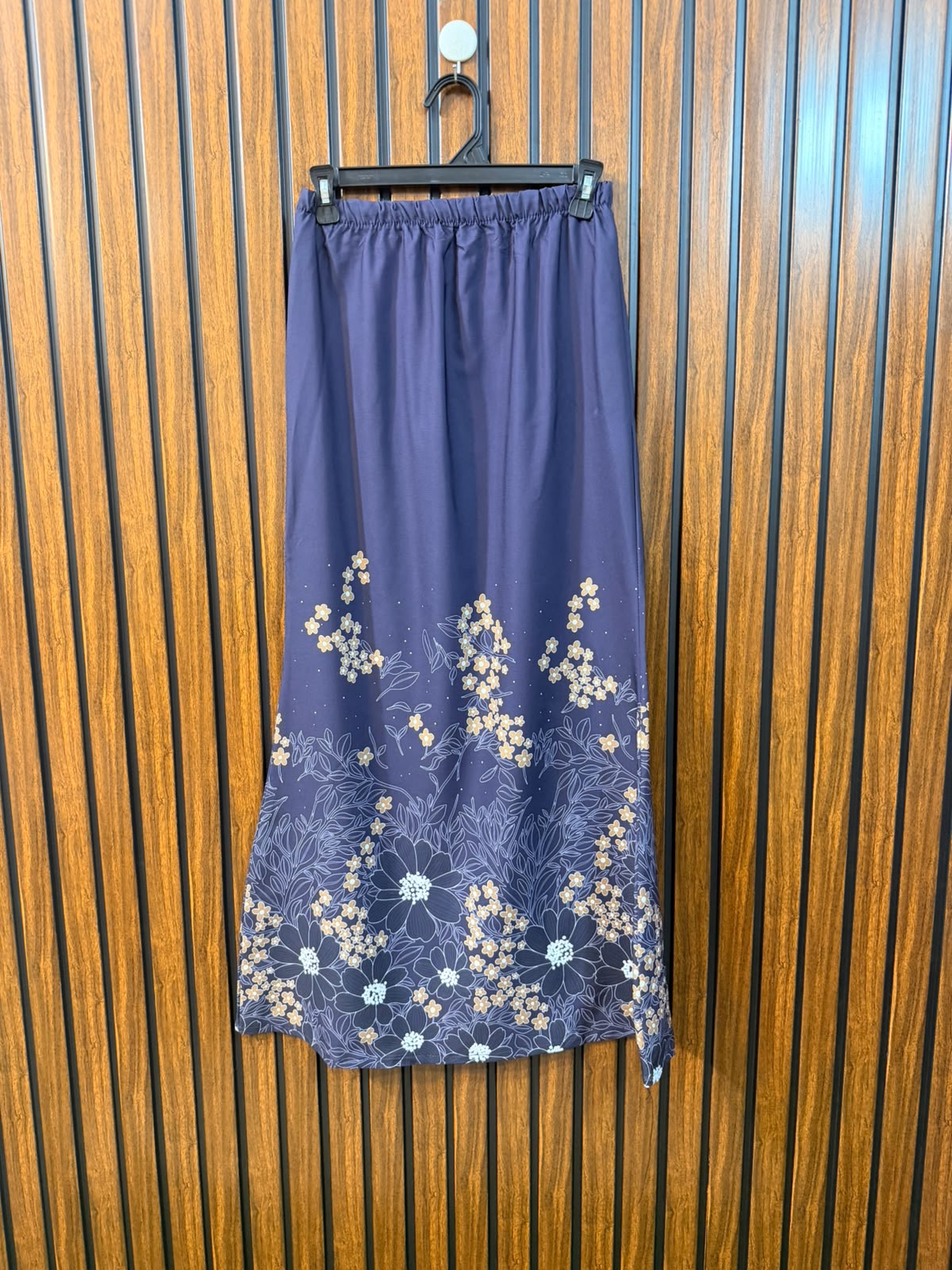 Waist 28  Length 38  Fabric Silk Smart Women's Skirt