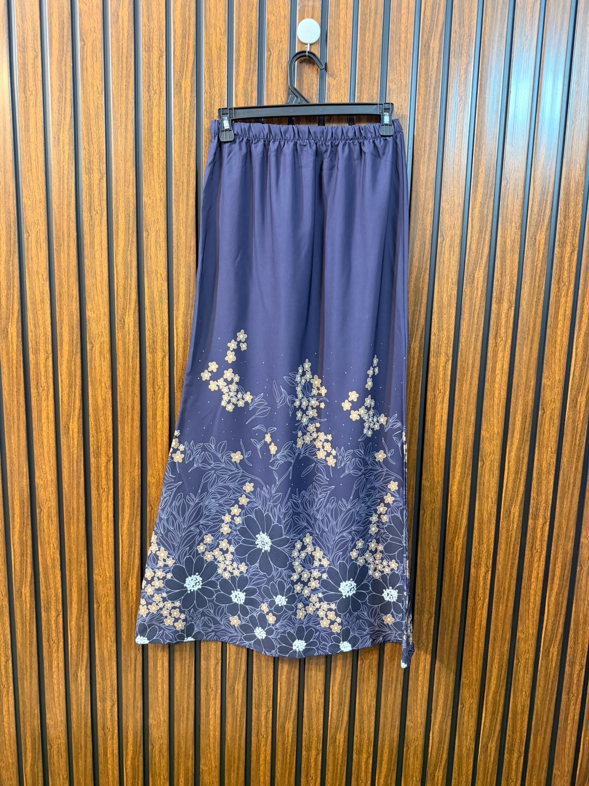 Waist 28  Length 38  Fabric Silk Smart Women's Skirt