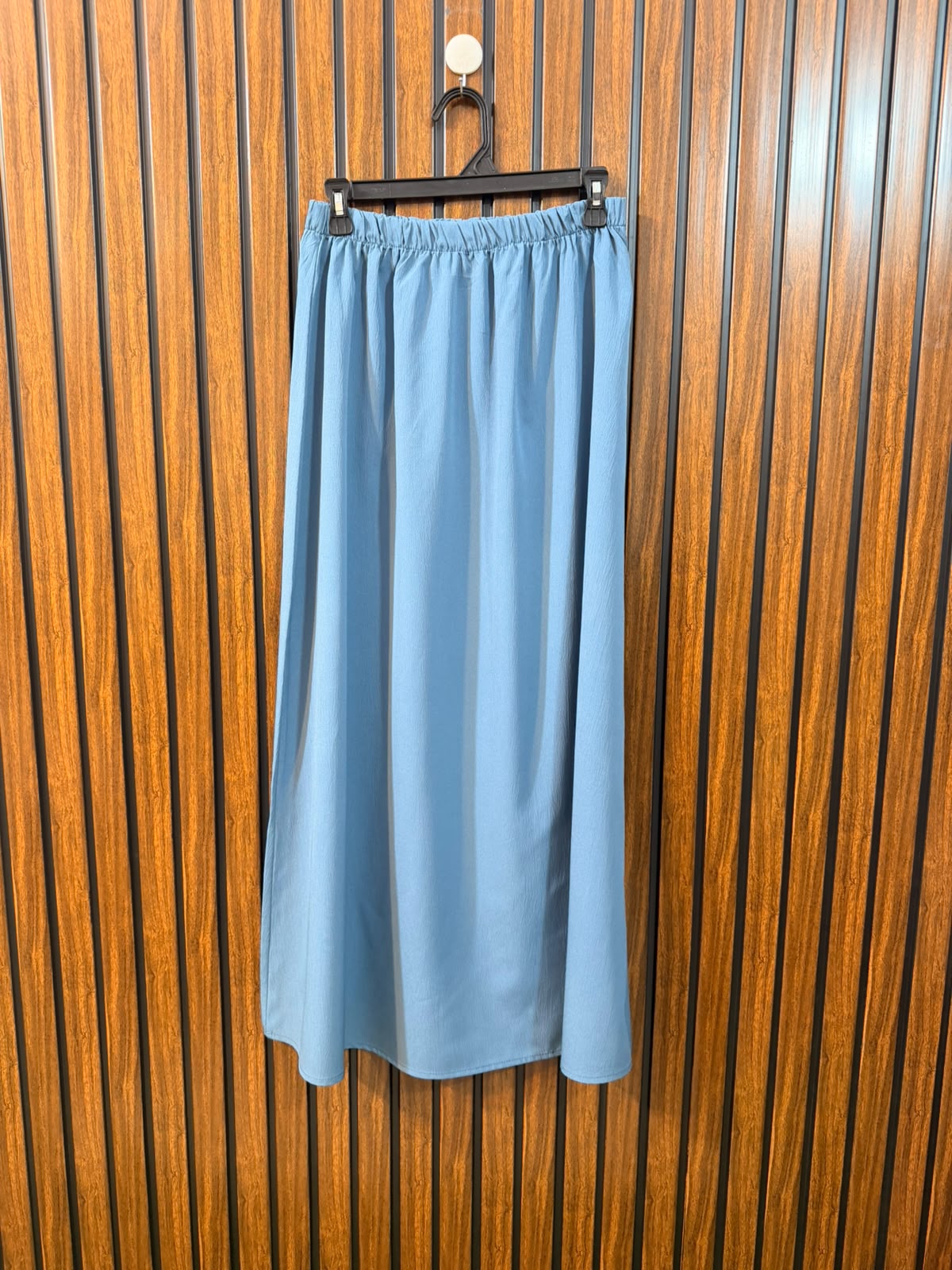 Waist 32  Length 37  Fabric Silk Women's Signature Skirt