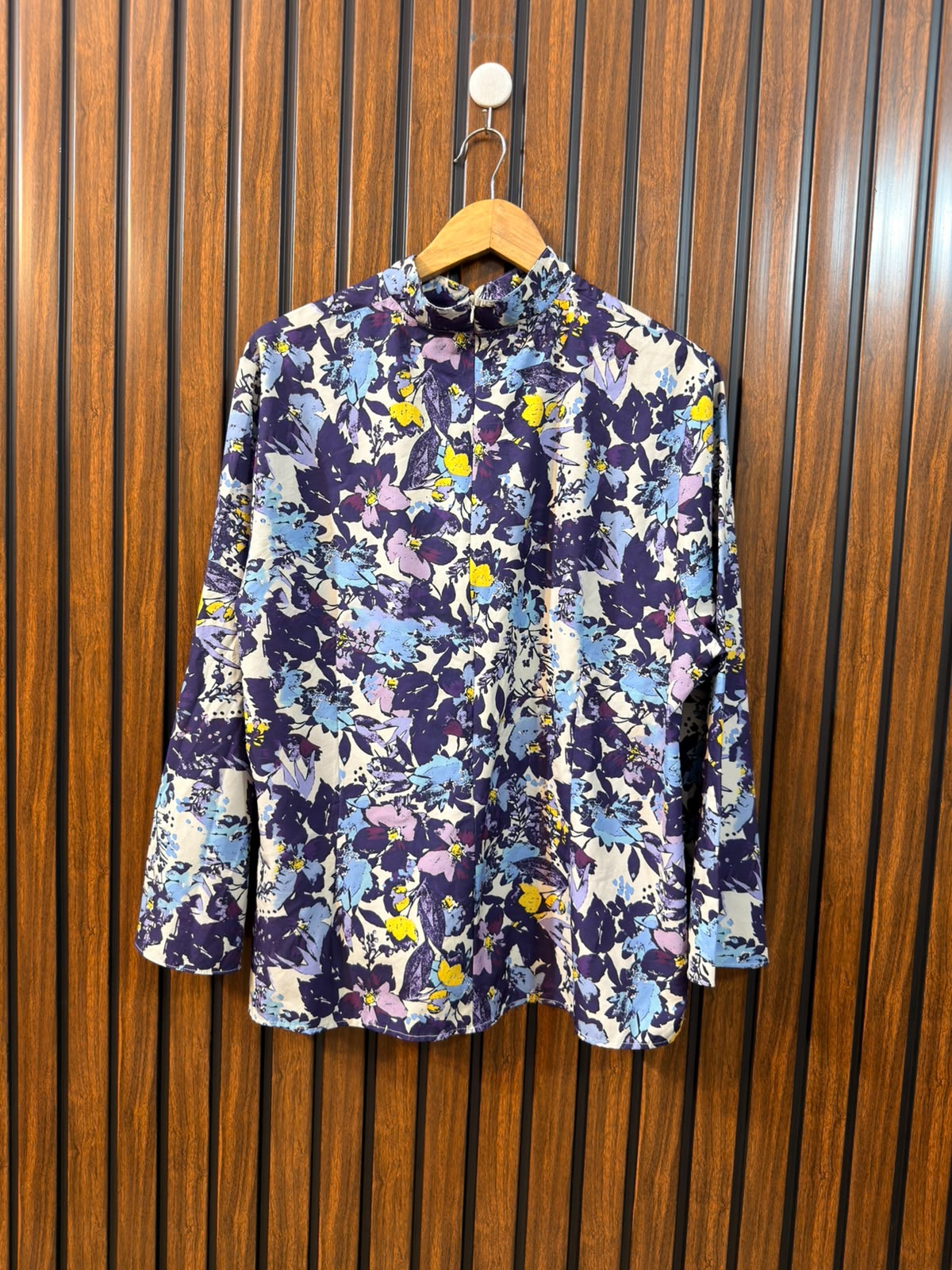 Chest 21  Length 25  Fabric Silk Imported Branded Women's Top