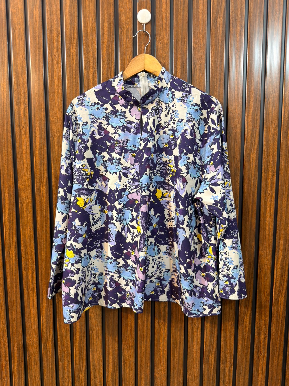 Chest 21  Length 25  Fabric Silk Imported Branded Women's Top