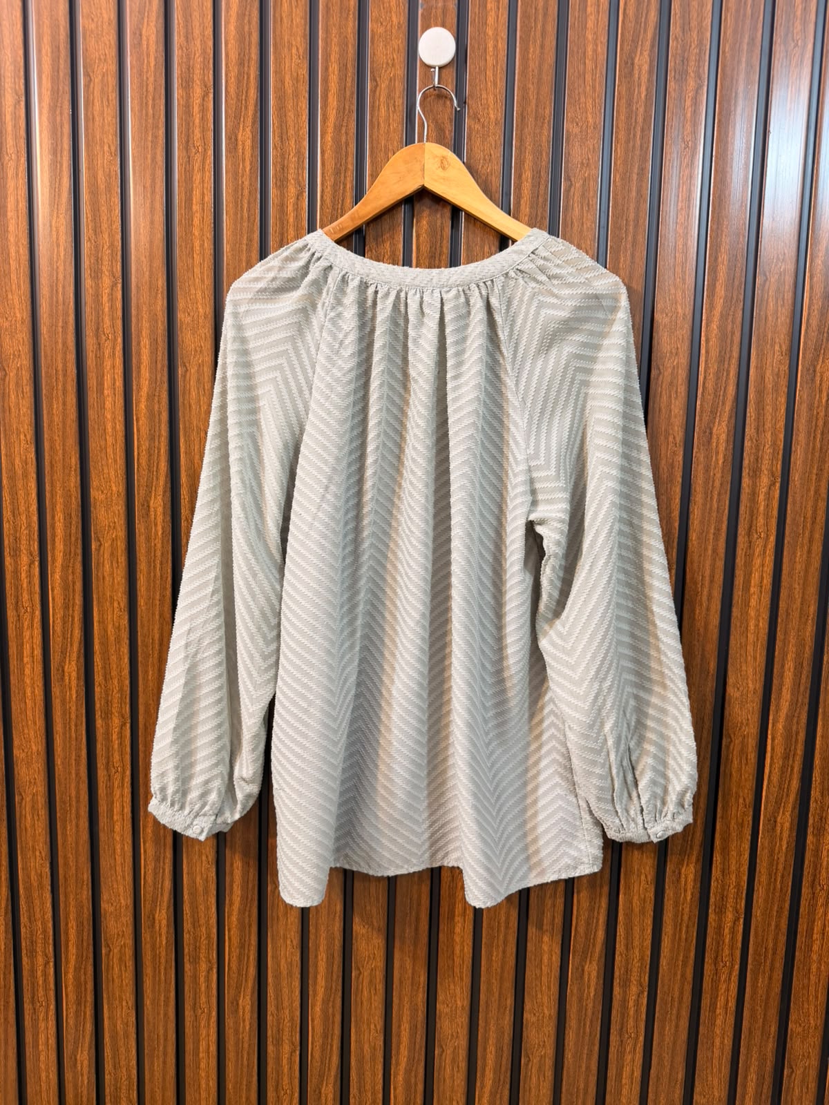 Chest 20  Length 27  Fabric Chiffon Women's Trend Collection Top