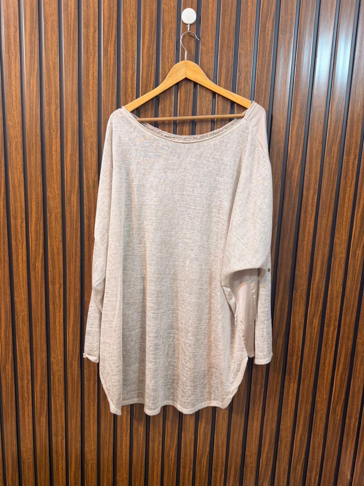 Chest Xl Baggy Style  Length 27 To 32  Front Fabric Silk  Other Fabric Rayon Women's Elegant Top