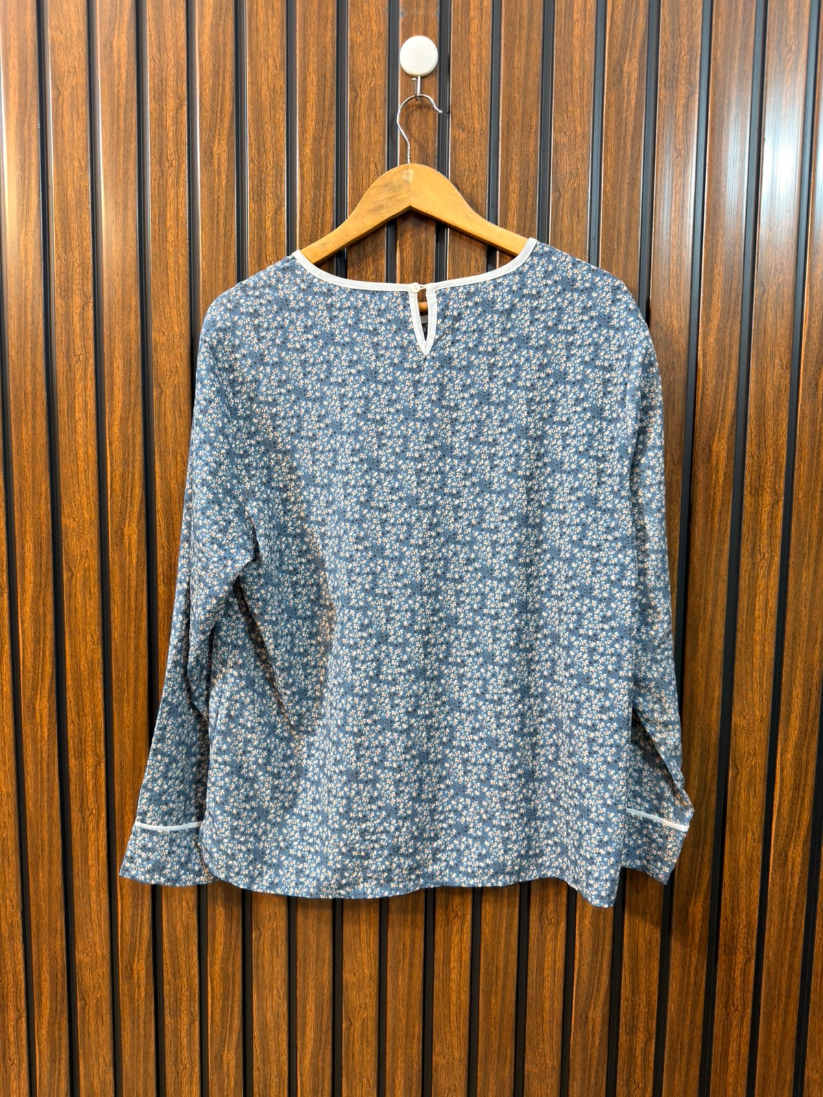 Chest 20  Length 25  Fabric Silk Women's Modern Fashion Top