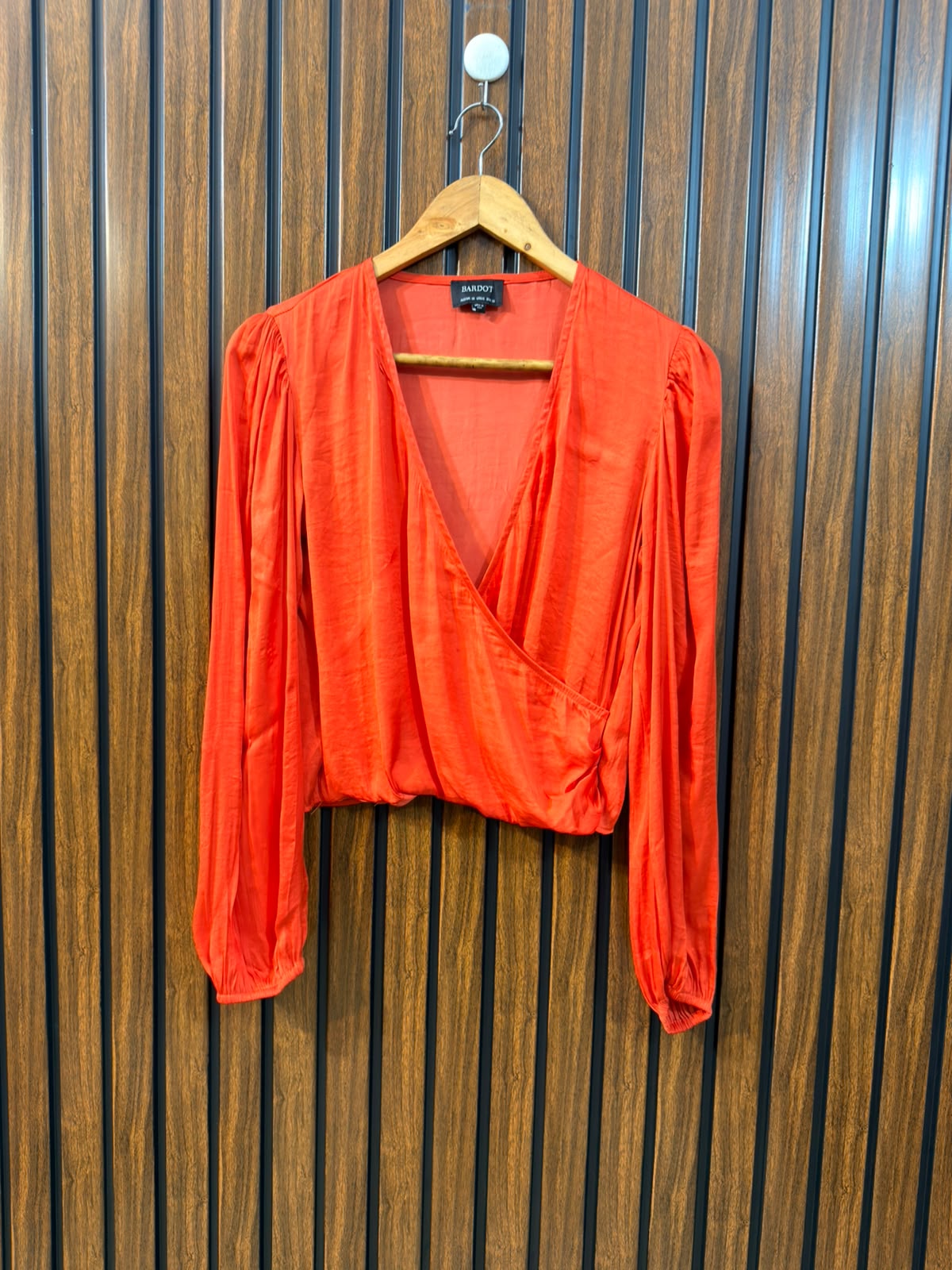 Chest 17  Length 18  Fabric Silk Women's Fashion Collection Top