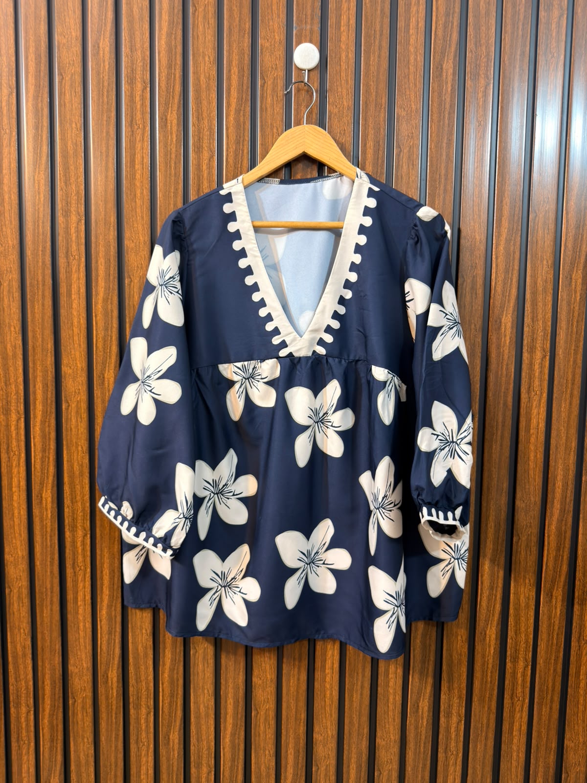 Chest 24  Length 27  Fabric Silk Women's Everyday Fashion Top