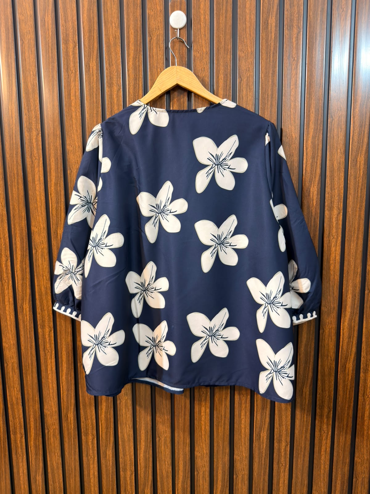 Chest 24  Length 27  Fabric Silk Women's Everyday Fashion Top