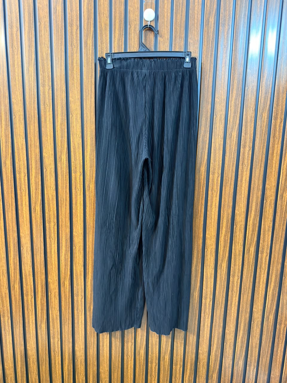 Waist 30  Lenght 39  Fabric Silk Fashion Women's Trouser