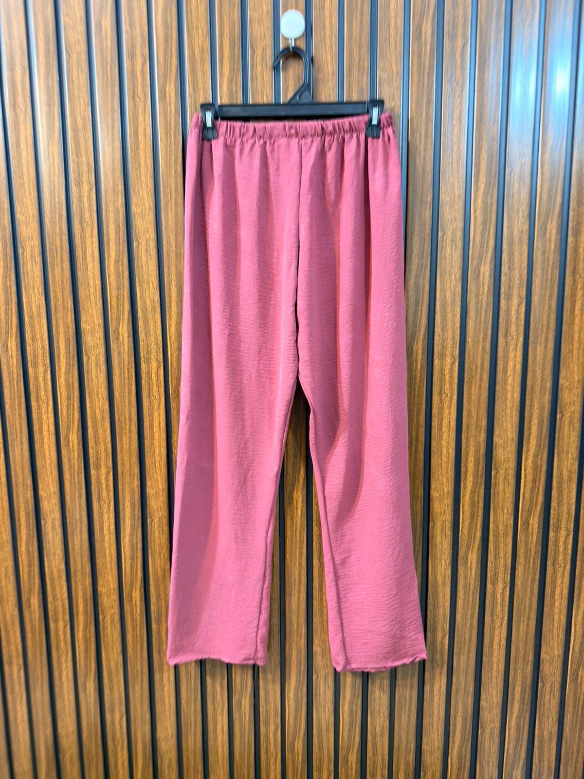 Waist 28  Lenght 37  Fabric Silk Women's Fashion Trouser