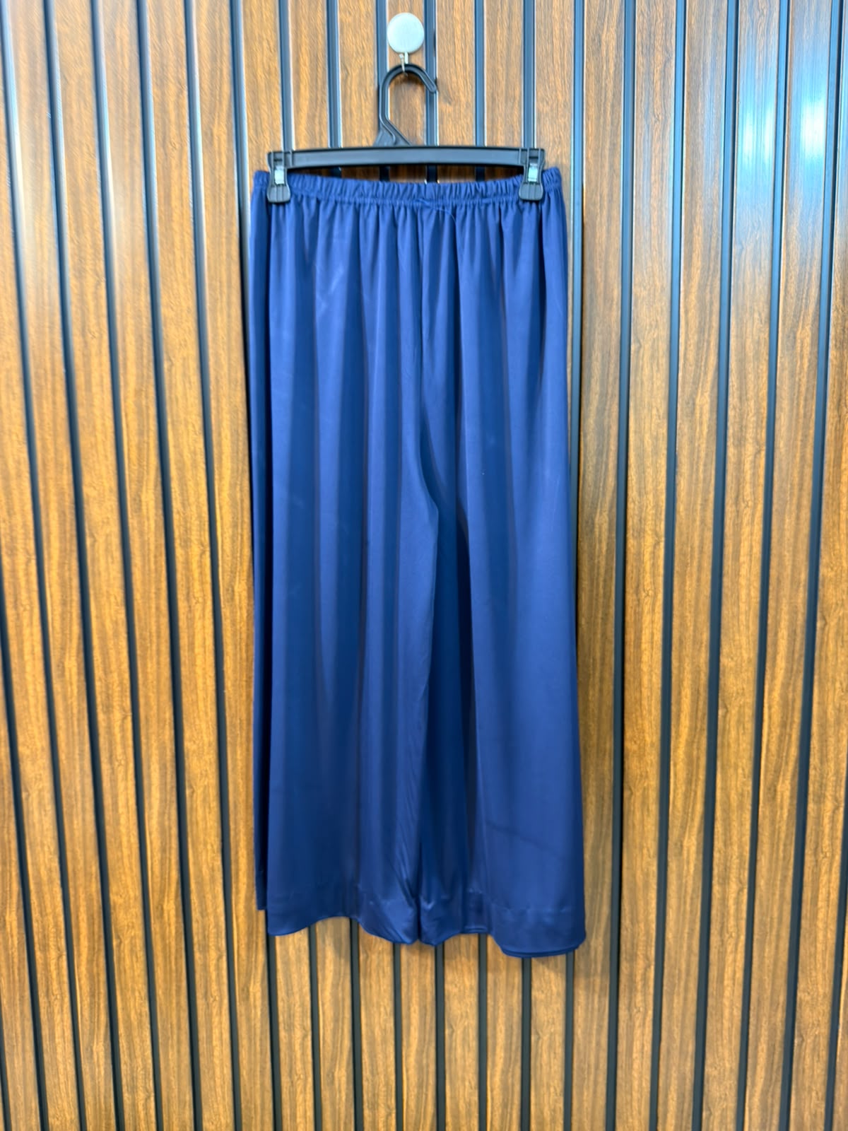 Waist 28  Lenght 33  Fabric Silk Jersey Western Wear Women's Trouser