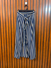Waist 26  Lenght 33  Fabric Silk  Side Cut Style Everyday Women's Trouser