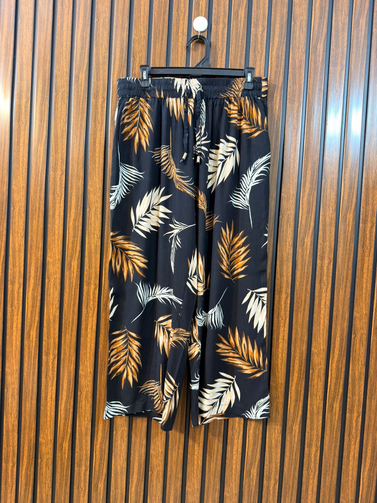 Waist 32  Lenght 34  Fabric Linen Western Branded Ladies Trouser