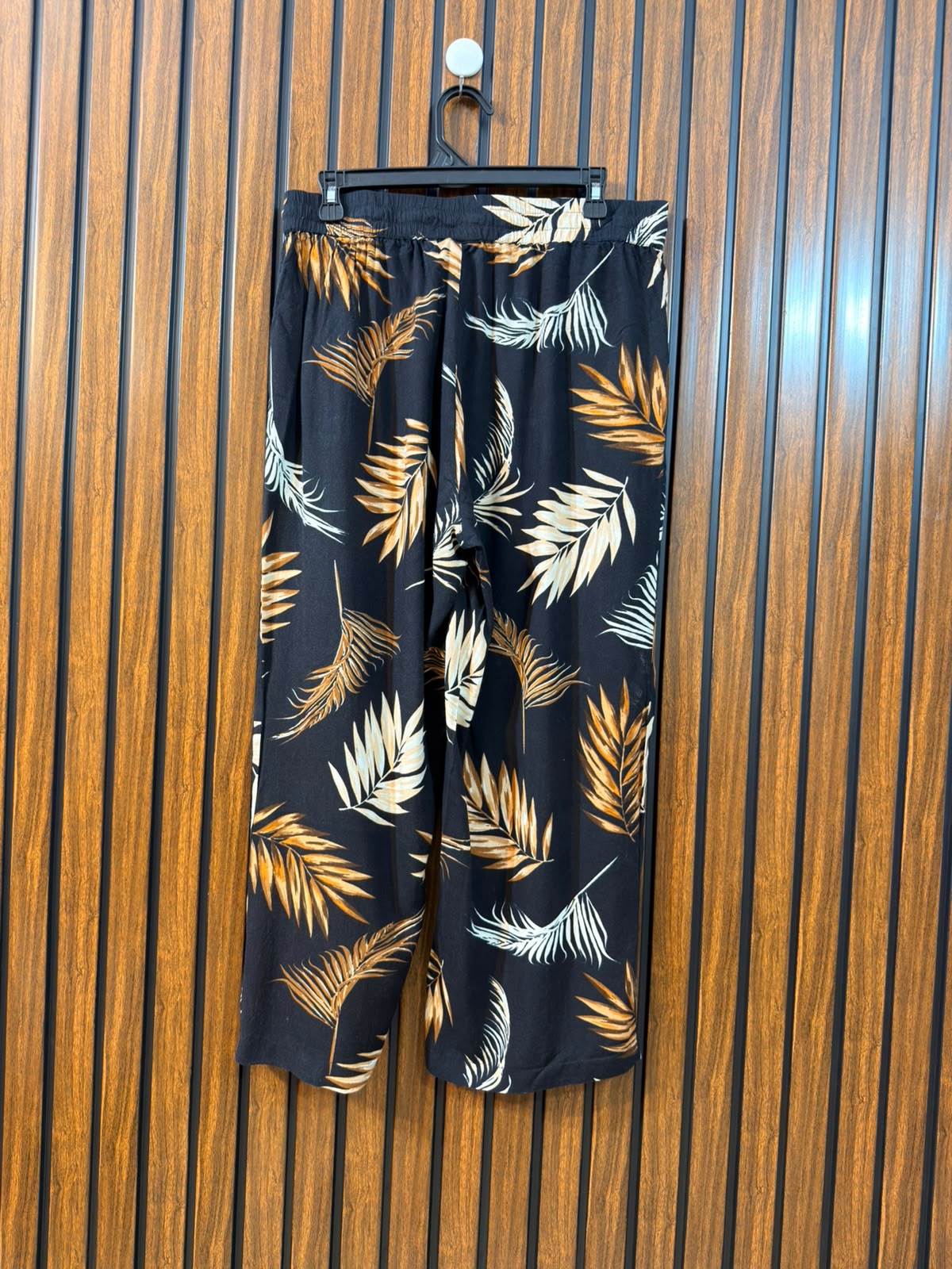 Waist 32  Lenght 34  Fabric Linen Western Branded Ladies Trouser