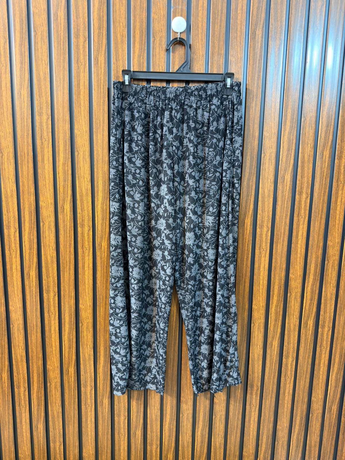 Waist 32  Lenght 34  Fabric Silk Jersey Women's Smart Trouser