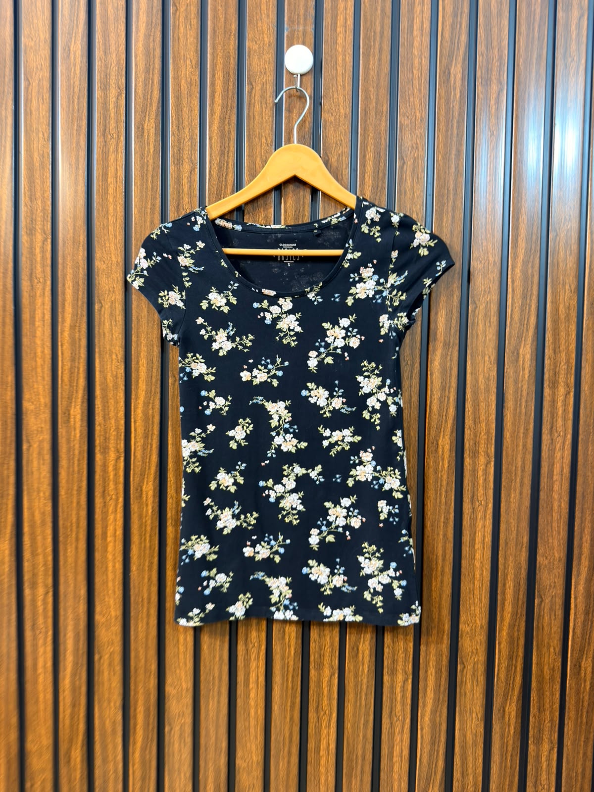 Chest 15  Lenght 21  Women's Fashion T-Shirt